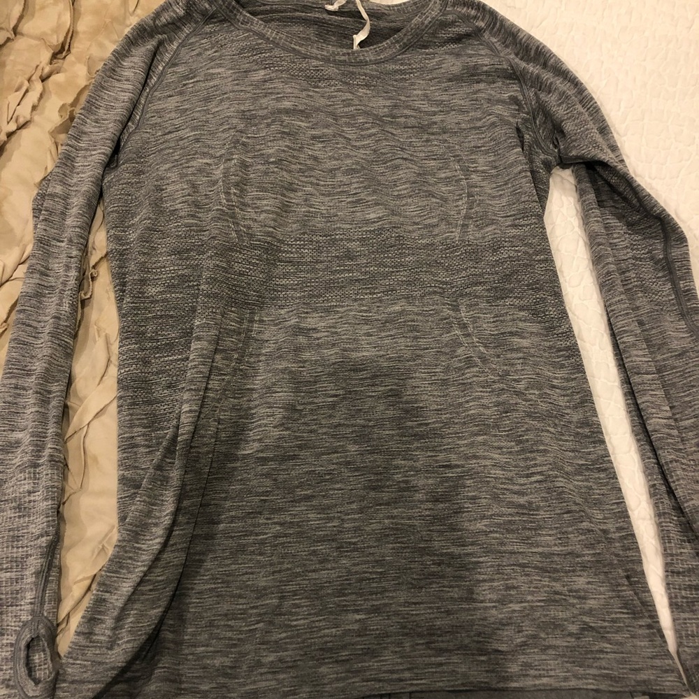 Lululemon size 12 shirt